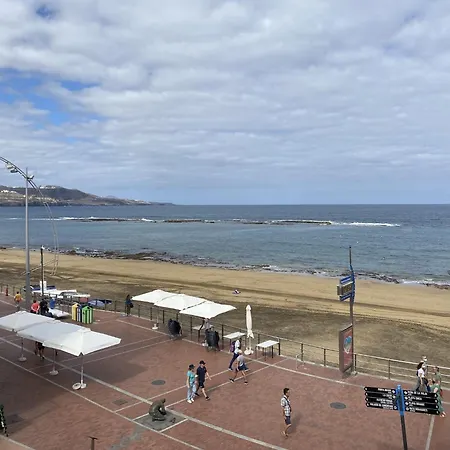 On Playa De Canteras Beachfront * Las Palmas de Gran Canaria